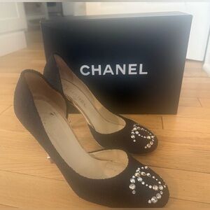 Chanel tweed and jeweled “CC” pump